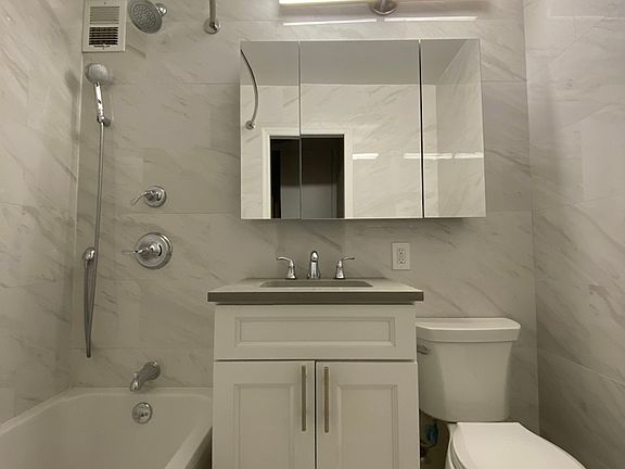 3rd image of 305 E 86th St APT 15AW