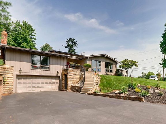 3rd image of 562 Garrett Dr