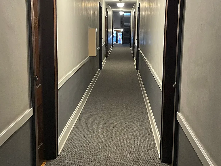 Ashland & Laurel Apartments — Photo 17