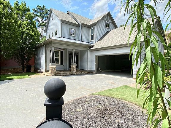 3rd image of 2713 Prado Ln