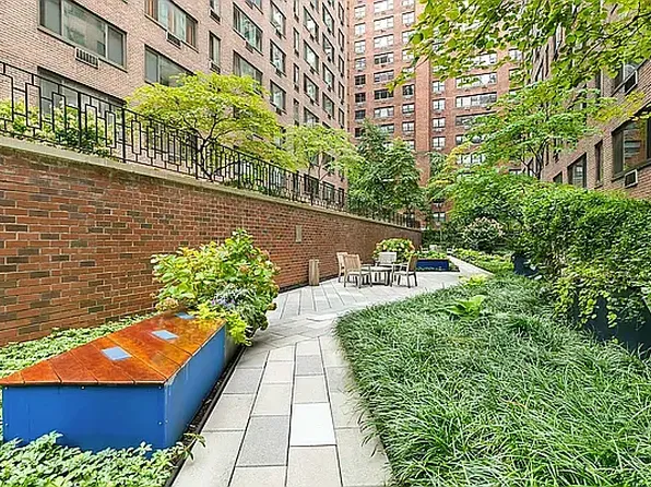 425 East 63rd Street image 26 of 28