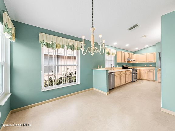 5th image of 3958 Saint Armens Cir S