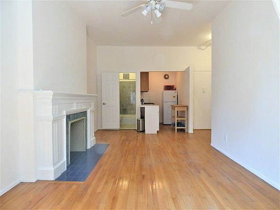 3rd image of 20 W 70th St #4S