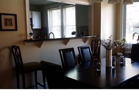 5th image of 914 Clifton Ave