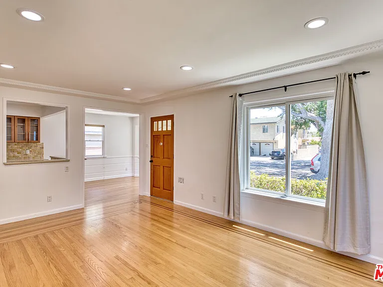 9011 Krueger St — Photo 4