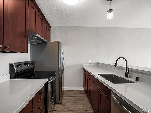 4th image of 5844 NE 75th St #D306
