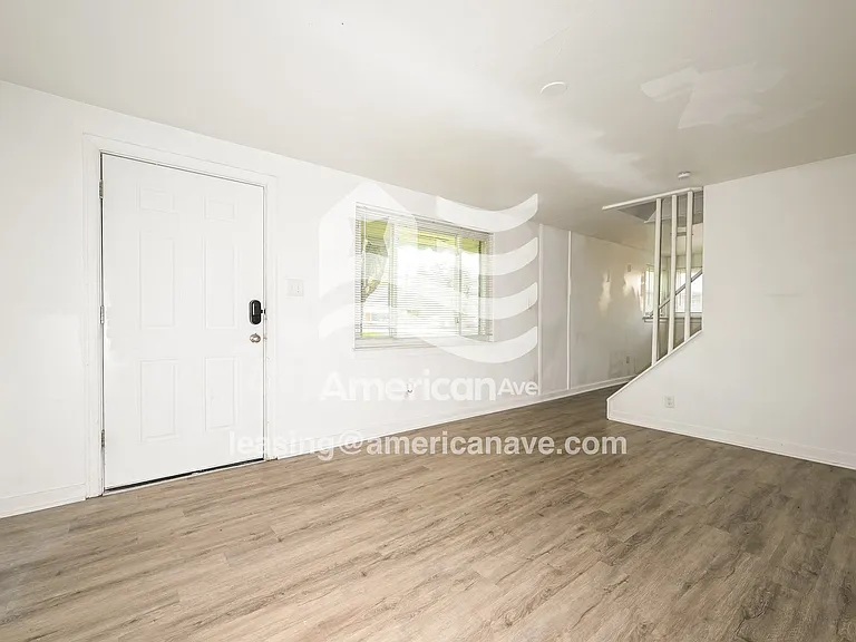1426353_002_living_room_3.jpg