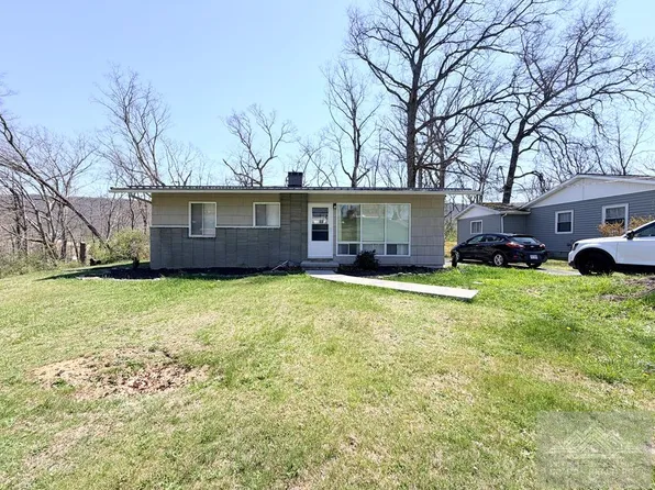 1891 Cherrywood Ln, Bluefield, WV 24701