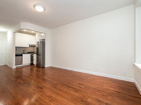 4th image of 324 E 48th St #15