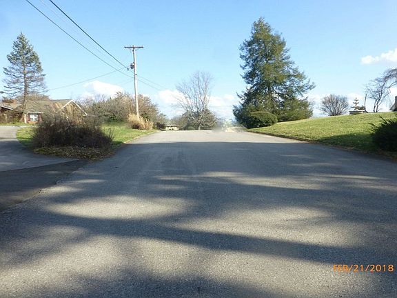 5th image of 221 Geneva Ln
