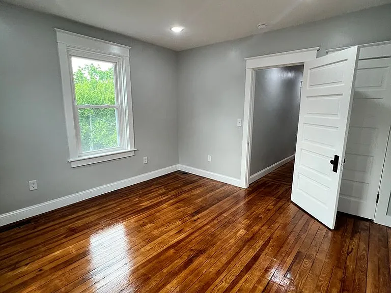 31 N Poplar St — Photo 11