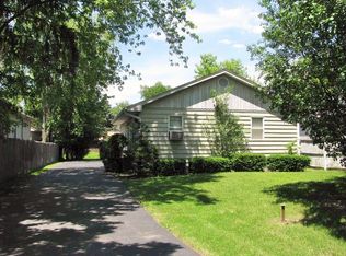 1011 Rockland Rd, Lake Bluff, IL 60044