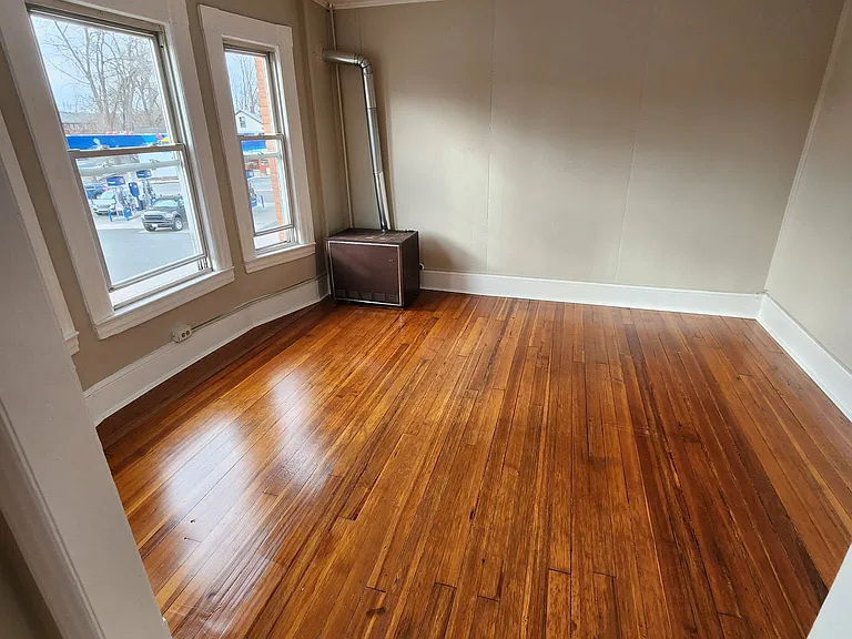 32 Bridge St #9 — Photo 2
