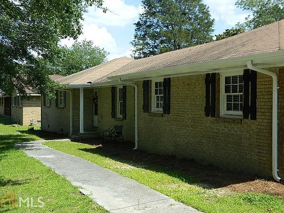 3rd image of 2823 Skyland Dr