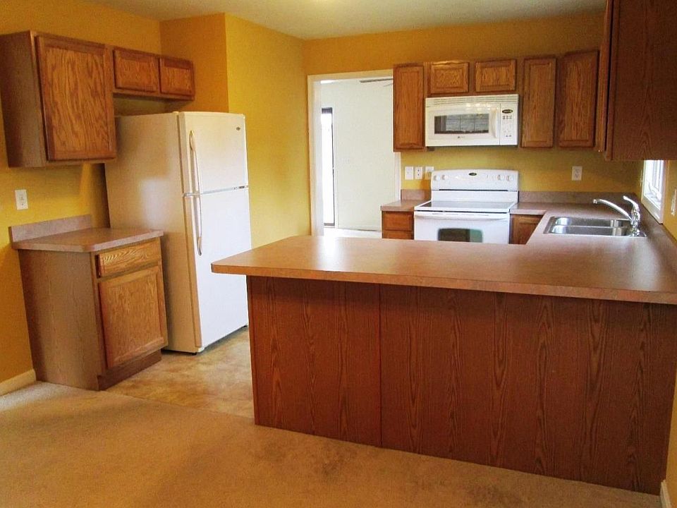 2nd image of 4 E Center St