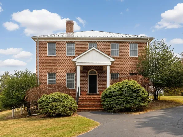 3 Walnut Valley Ln, Weyers Cave, VA 24486