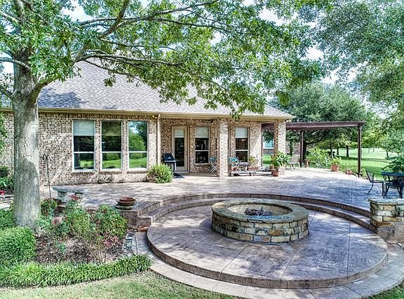 2nd image of 411 Cabellero Ct
