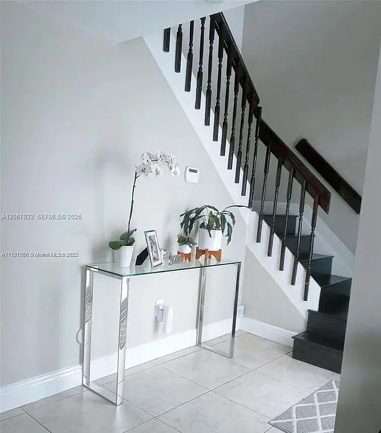 Galeria Iii Condo — Photo 3