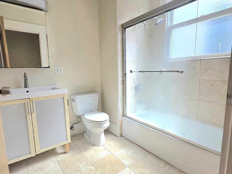 2597 Telegraph Ave #B — Photo 16