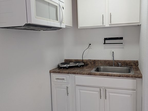 5th image of 1901 E Noel St #D
