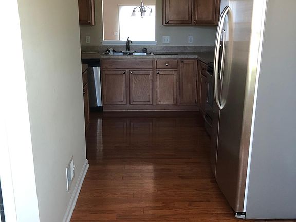 5th image of 38459 Revere Dr