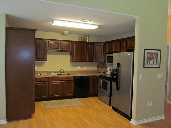 3rd image of 513 Hickory Hill Dr