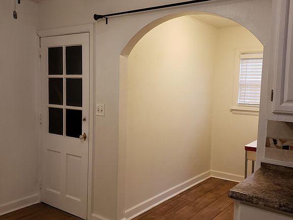 Small eat in kitchen area