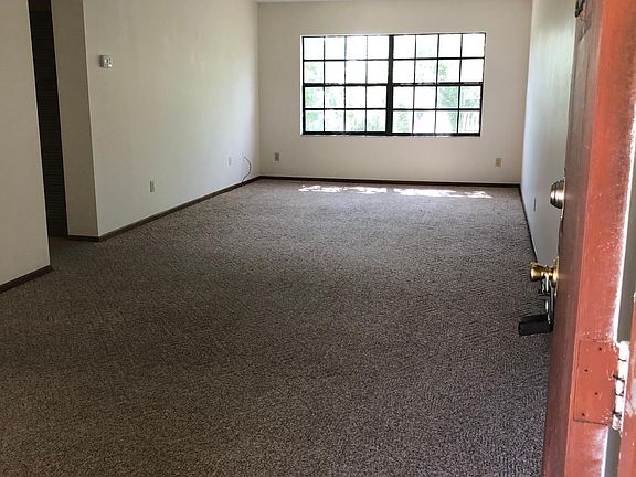 4th image of 216 Glenview Blvd