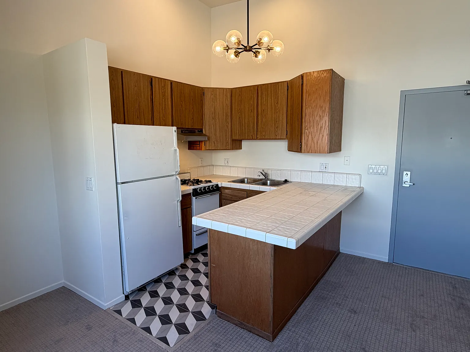 901 S Harvard Blvd — Photo 3