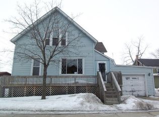 1216 Shore Dr, Marinette, WI 54143