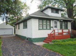 693 Stewart Ave, Elgin, IL 60120