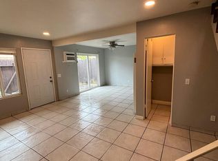 1270 W 9th St APT D, Corona, CA 92882