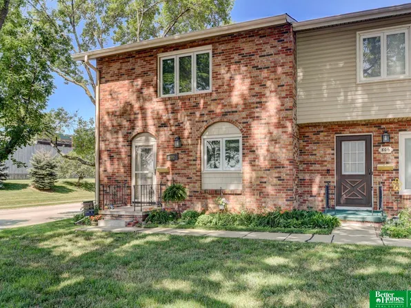 802 N 121st St, Omaha, NE 68154