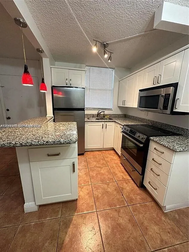 North Bay Villas Condo — Photo 1