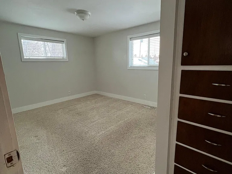 570 Horrocks Dr — Photo 12