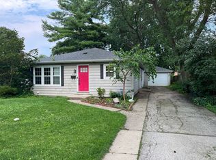 314 Woodland Rd, Libertyville, IL 60048