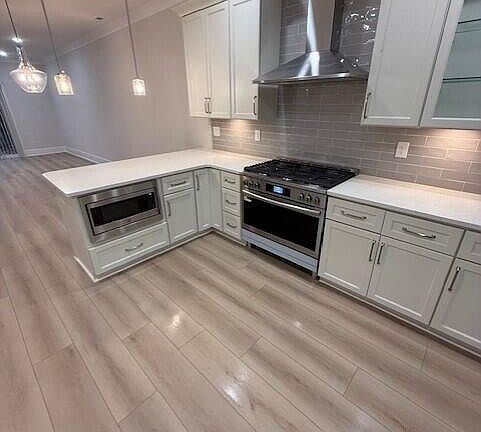 3rd image of 117 Seagate Place #117