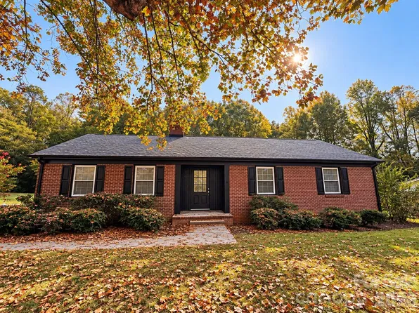 2808 28th St NE, Hickory, NC 28601