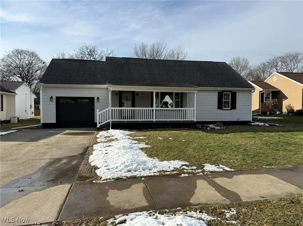 916 Oak St NW, New Philadelphia, OH 44663