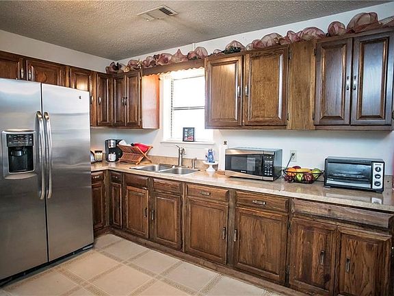 5th image of 138 Kingston Dr