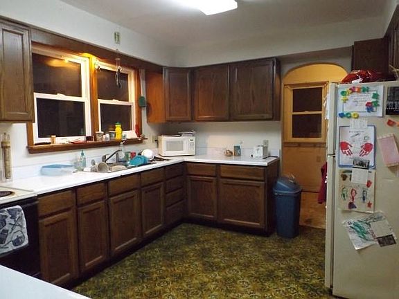 5th image of 207 N Green St
