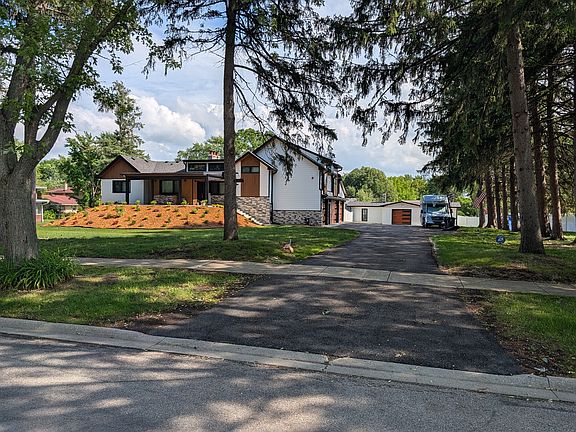 2nd image of 675 W Gilbert Rd