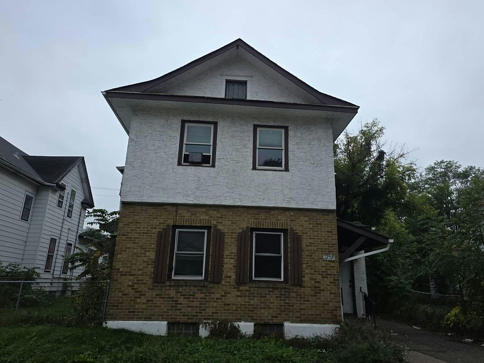 1st image of 1252 7th St E