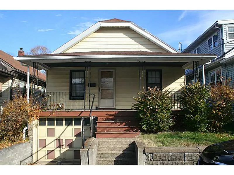 586 7th St photo 1