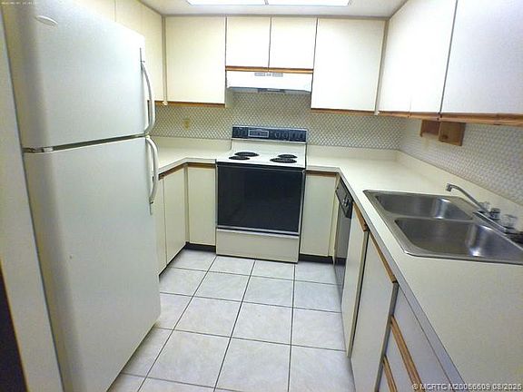 3rd image of 331 SW South River Dr APT 204