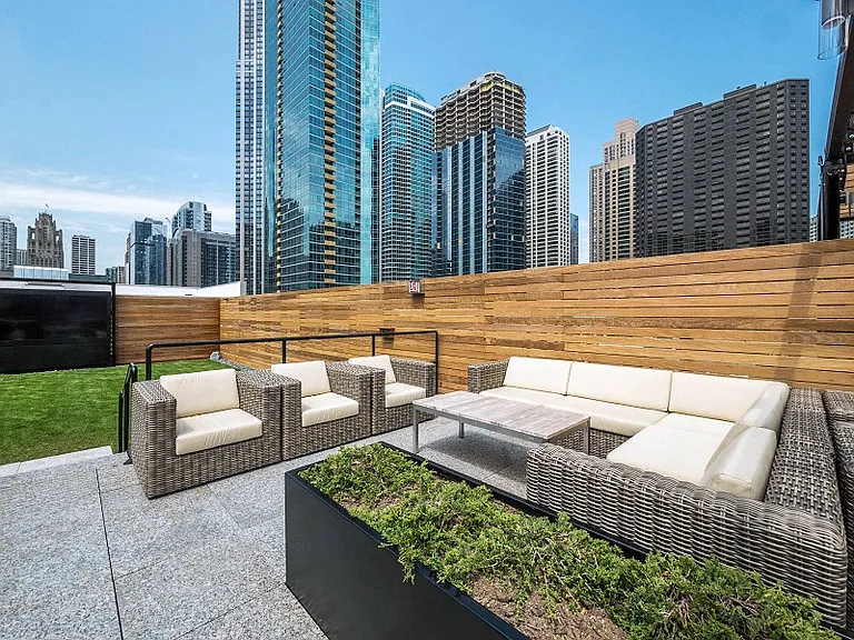 Lofts At River East — Photo 35