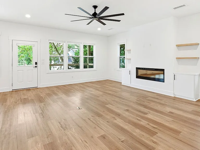 213 Myrtle Ave — Photo 12