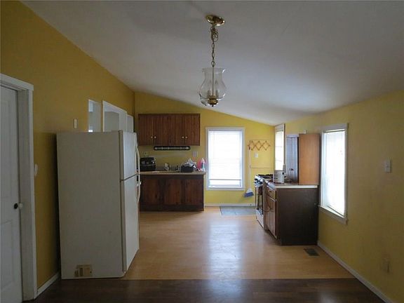 4th image of 137 Columbia St