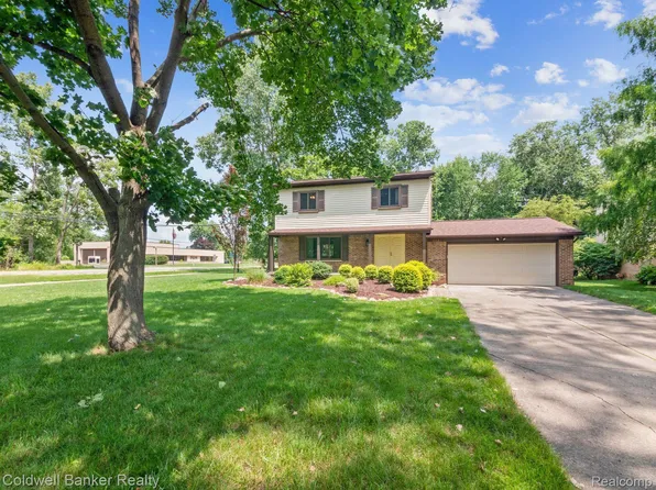 2021 Strader Dr, West Bloomfield, MI 48324