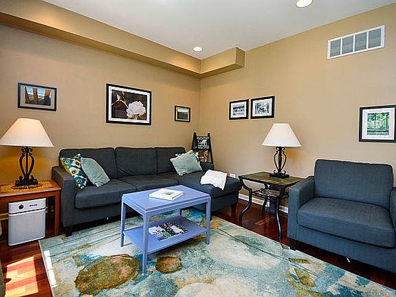 3rd image of 1362 W Greenleaf Ave APT 1C